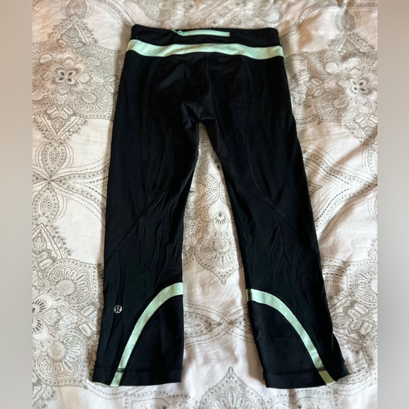 Lululemon Run: Inspire Crop II Black Petit Dot Fresh Teal size 4 - Picture 3 of 7